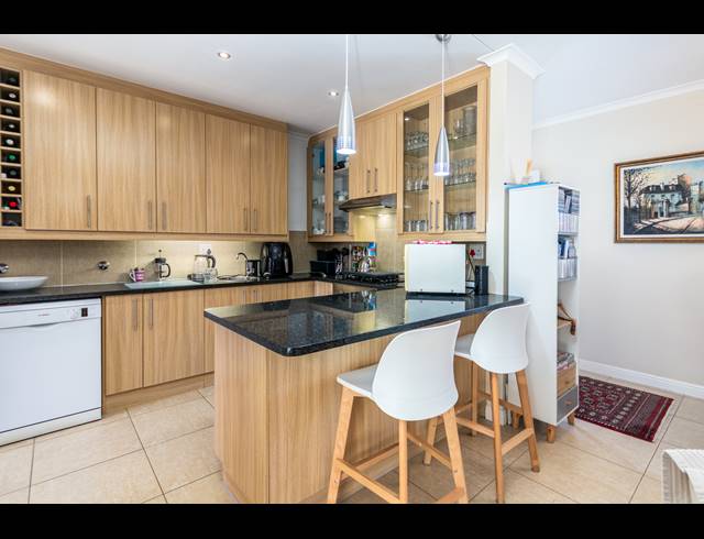 3 BEDROOM FREESTANDING TO LET IN SUNNINGDALE